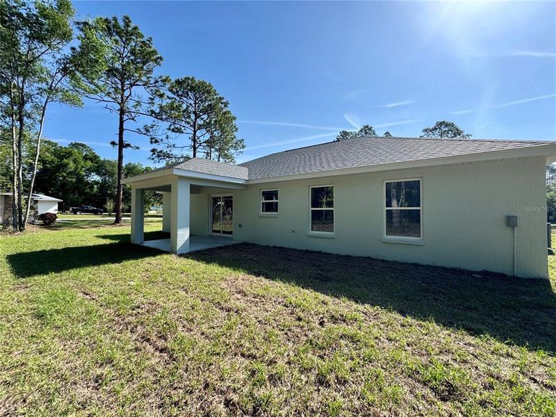 Exterior details and patio area of a home in , Dunnellon (Image 20).
