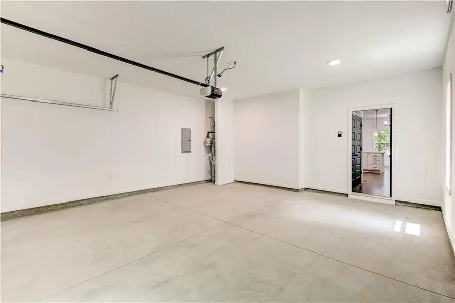 Spacious, unfurnished interior of a new home in , Villa Rica (Image 34).