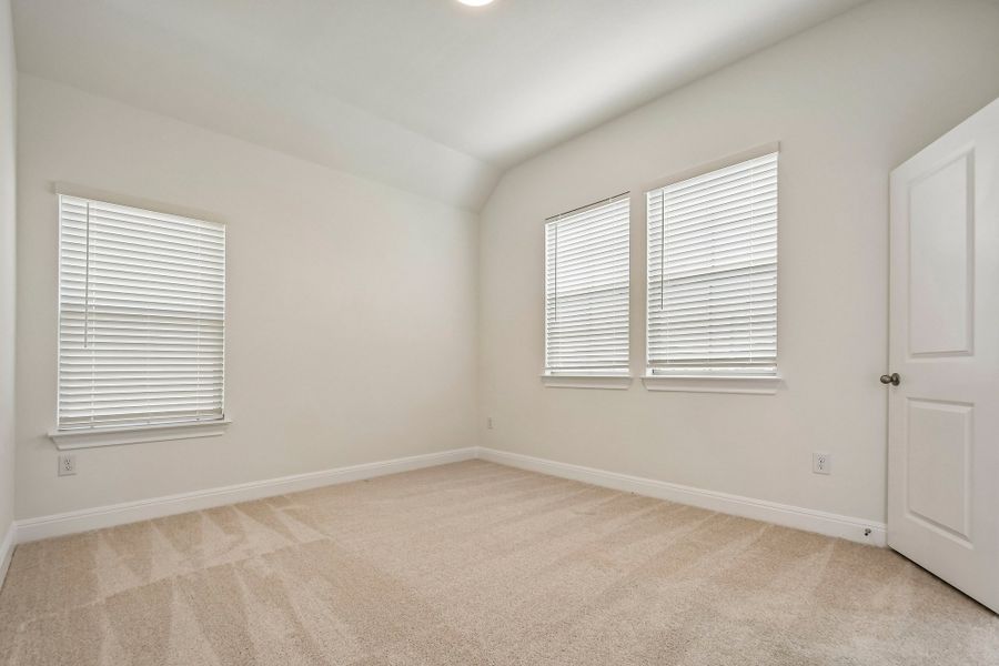 Spacious, unfurnished interior of a new home in Persimmon, Buda (Image 29).
