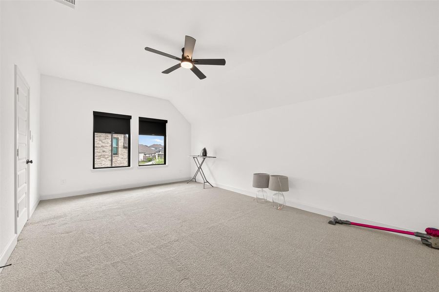 Spacious, unfurnished interior of a new home in Candela, Richmond (Image 23).