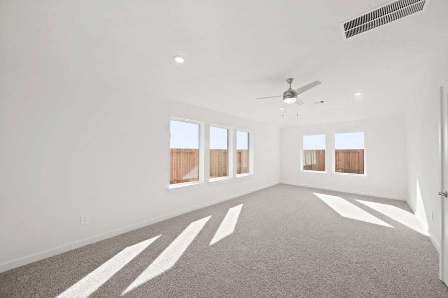 Spacious, unfurnished interior of a new home in Riverside Estates, Mont Belvieu (Image 18).