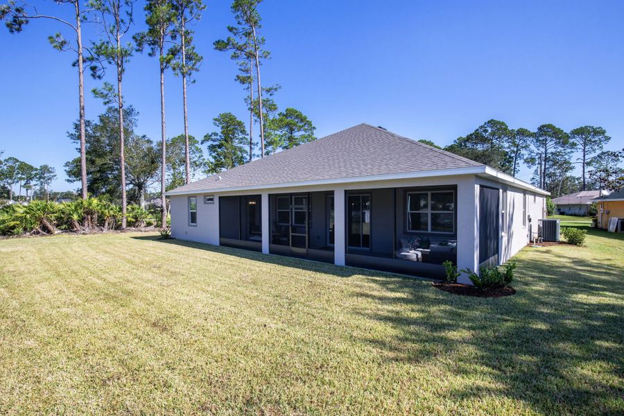 Exterior details and patio area of a home in Sugarmill Woods, Homosassa (Image 28).