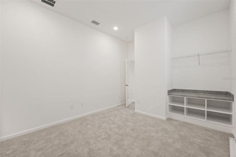 Spacious, unfurnished interior of a new home in , Orlando (Image 33).
