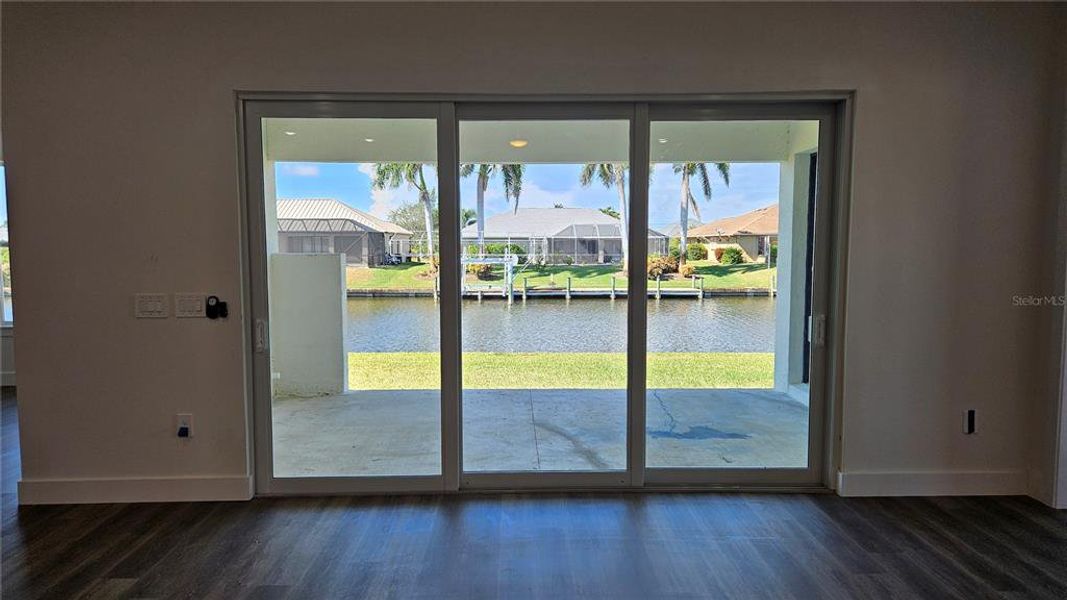 Spacious, unfurnished interior of a new home in , Port Charlotte (Image 10).