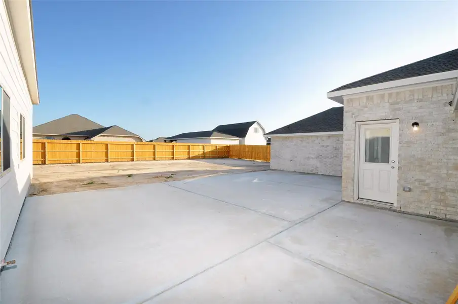 Exterior details and patio area of a home in , League City (Image 4).