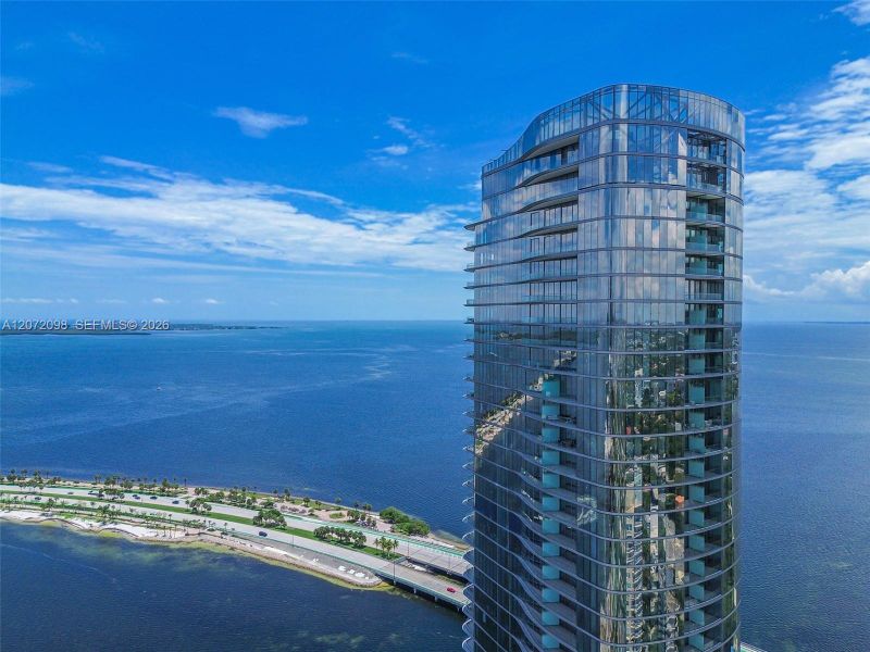 Condo located in Miami, FL showcasing its design and architecture (Image 28).