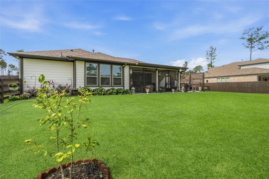 Exterior details and patio area of a home in Deer Pines, Conroe (Image 26).