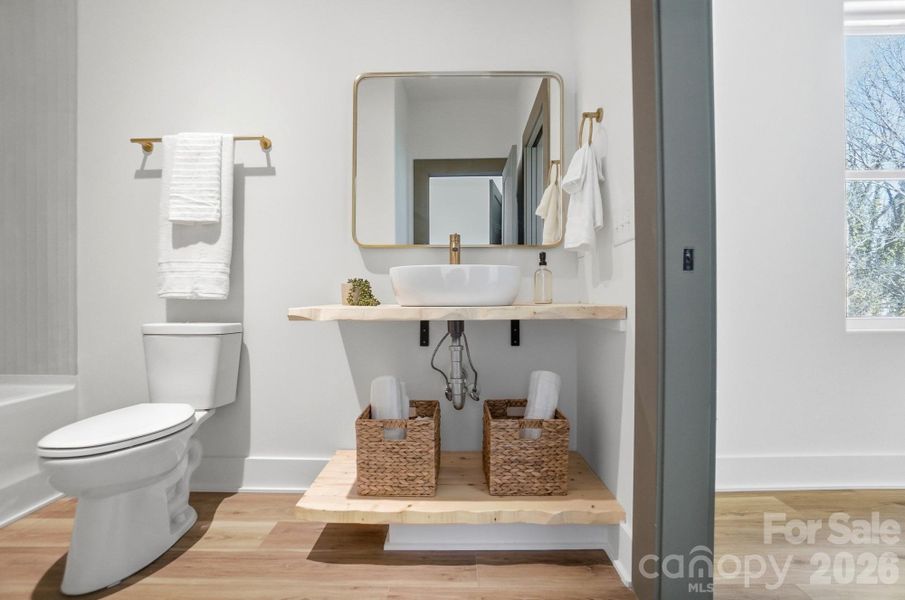 Full Bathroom Full Bathroom