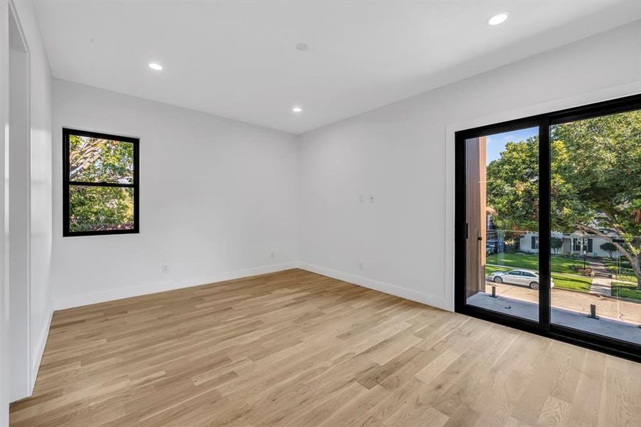 Spacious, unfurnished interior of a new home in , Dallas (Image 27).