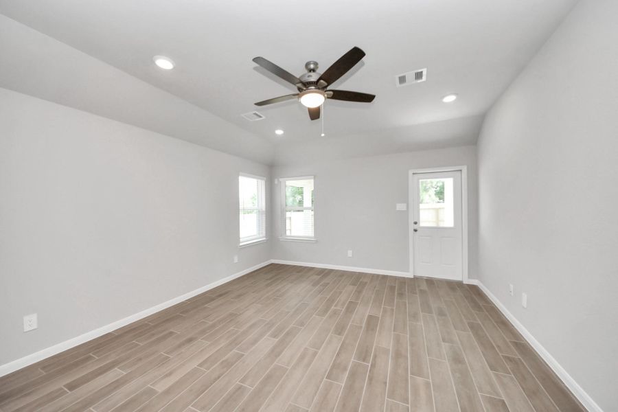 Spacious, unfurnished interior of a new home in Montgomery Ridge: Landmark Collection, Montgomery (Image 20). Spacious, unfurnished interior of a new home in Montgomery Ridge: Landmark Collection, Montgomery (Image 20).