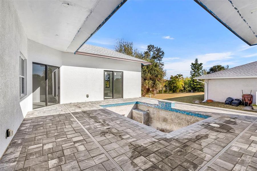 Exterior details and patio area of a home in , Port Charlotte (Image 4).