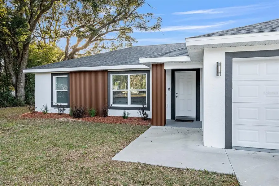 Exterior details and patio area of a home in , Ocala (Image 3).