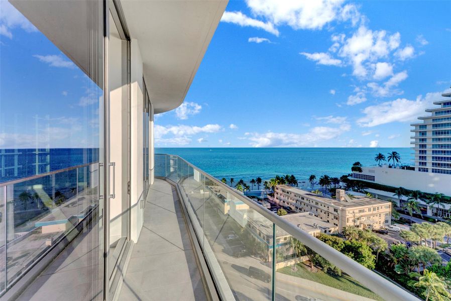 Condo located in Fort Lauderdale, FL showcasing its design and architecture (Image 36).