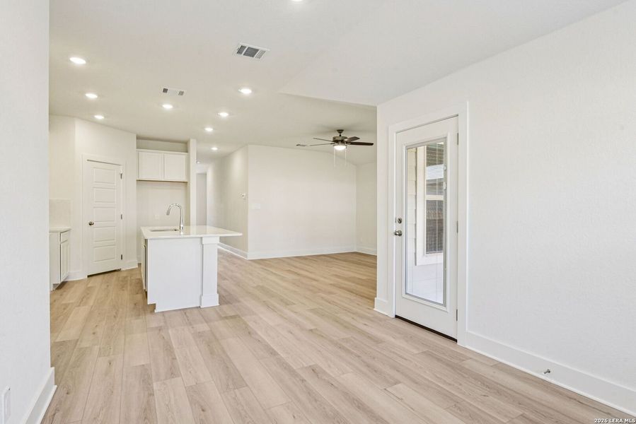Spacious, unfurnished interior of a new home in Lark Canyon, New Braunfels (Image 18).