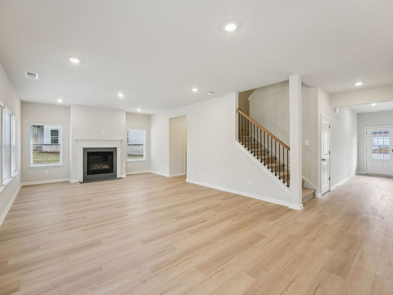 Spacious, unfurnished interior of a new home in Westmont Preserve, Powder Springs (Image 13).