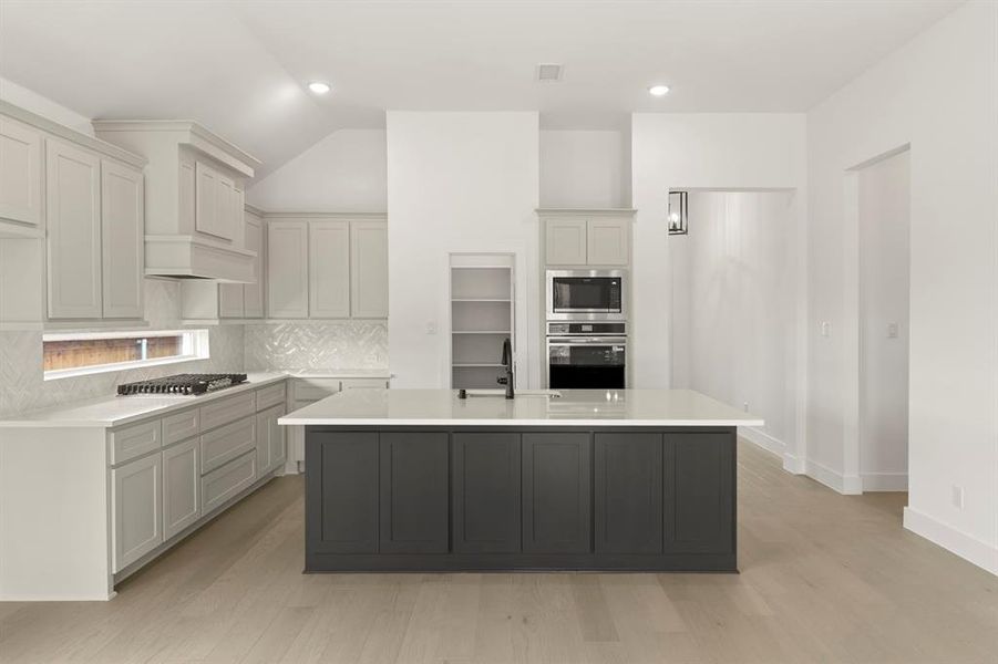 12. 1216 Eclipse - Kitchen