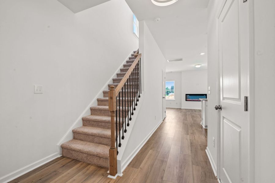 Spacious, unfurnished interior of a new home in Jackson Hills, Clarksville (Image 19).