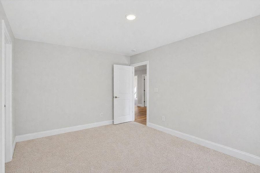 Spacious, unfurnished interior of a new home in , Homer (Image 27).