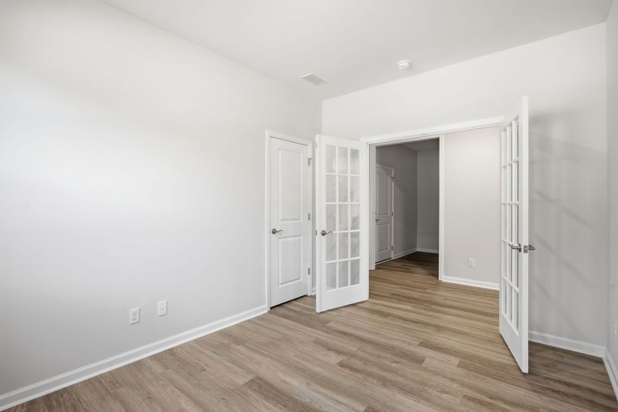 Spacious, unfurnished interior of a new home in Goose Marsh, Bolivia (Image 18).