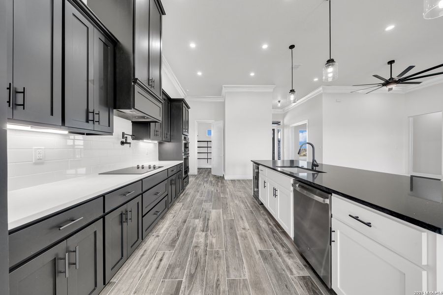 Furnished interior view inside a new home in , La Vernia (Image 8).