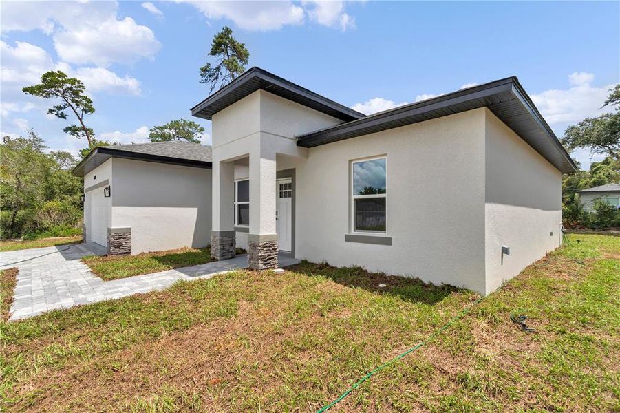 Exterior details and patio area of a home in , Ocala (Image 28).