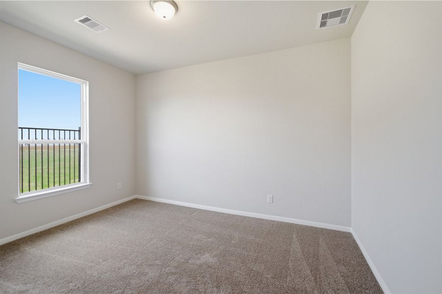 Spacious, unfurnished interior of a new home in Canterra Creek, Rosharon (Image 21).