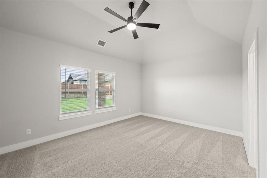 Spacious, unfurnished interior of a new home in Oaks of North Grove, Waxahachie (Image 25).