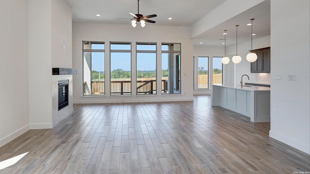 Spacious, unfurnished interior of a new home in Ladera, San Antonio (Image 23).