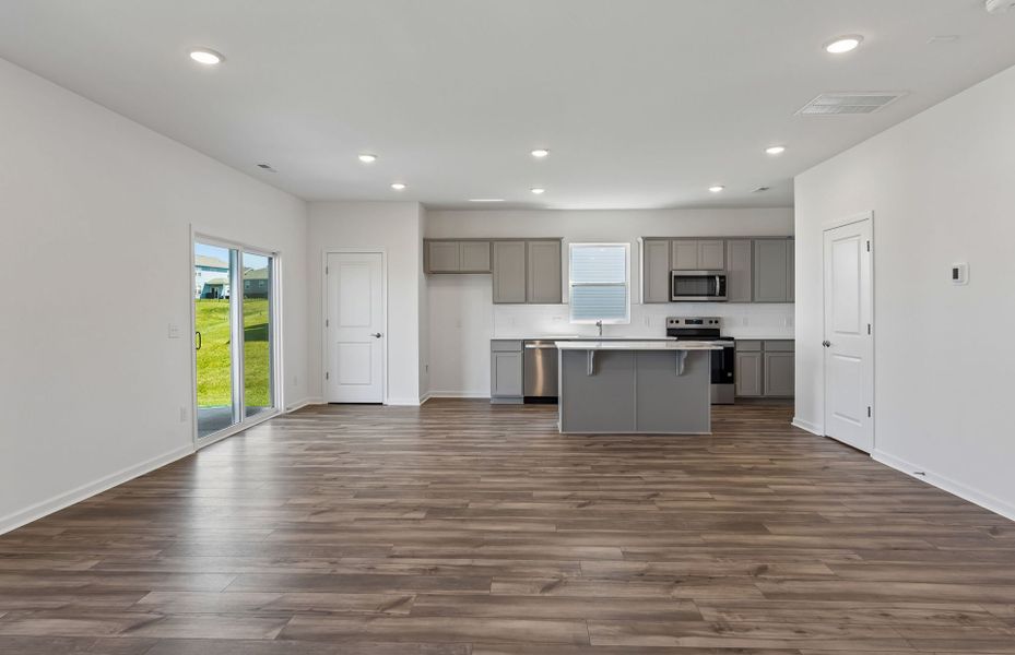 Spacious, unfurnished interior of a new home in Highlands of Carter's Station, Columbia (Image 29).