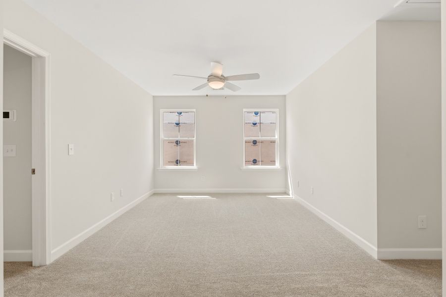 Spacious, unfurnished interior of a new home in Landmark Commons, Boiling Springs (Image 27).