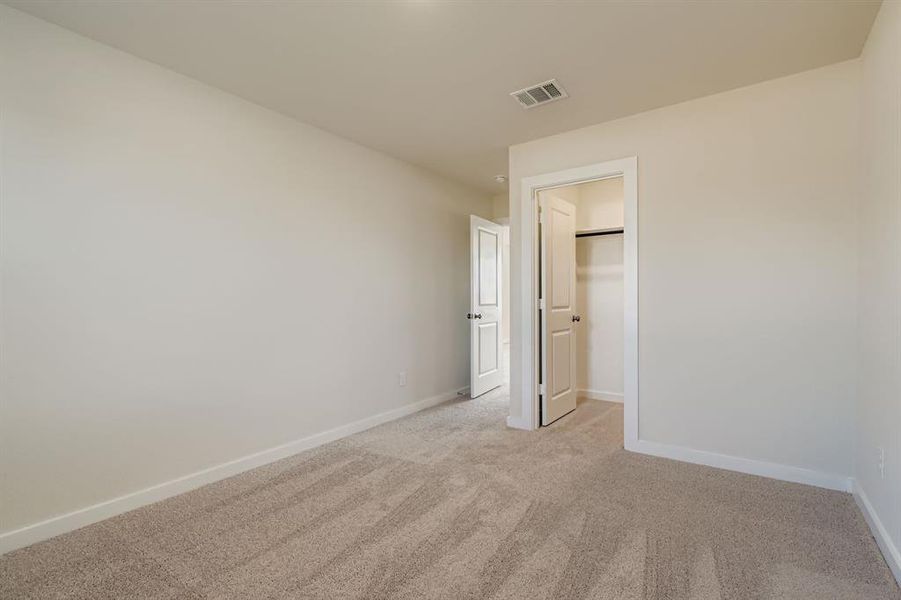 Spacious, unfurnished interior of a new home in Middlefield Village, Dallas (Image 24).