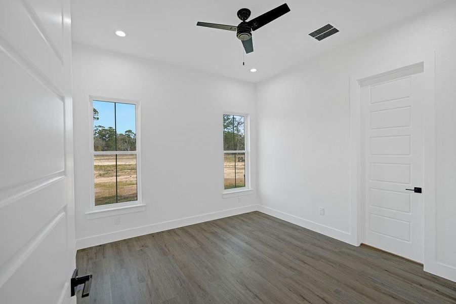 Spacious, unfurnished interior of a new home in , Conroe (Image 21).