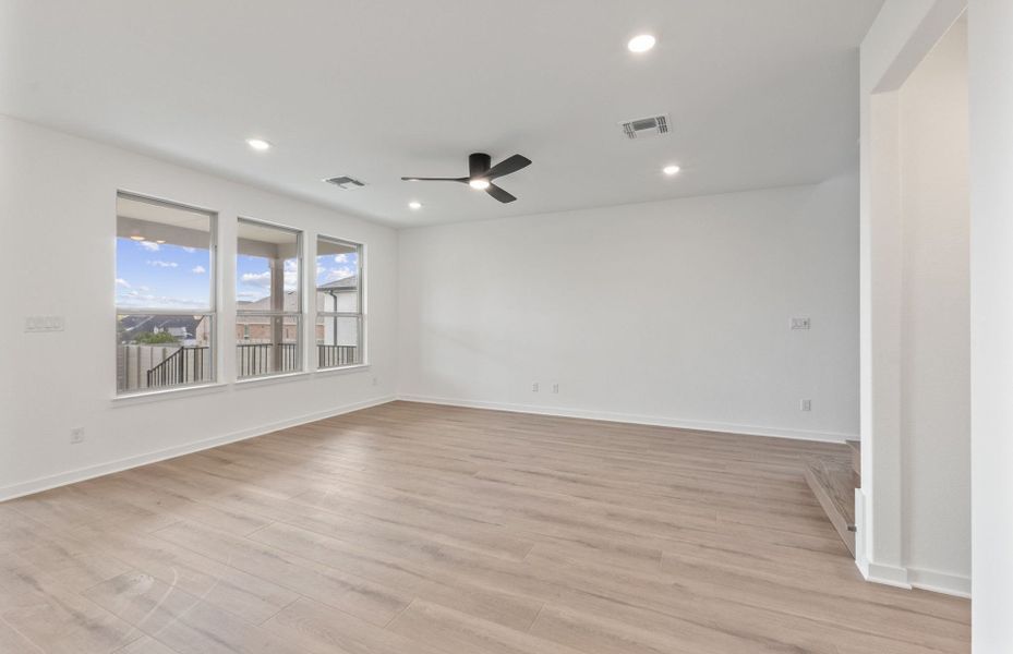 Spacious, unfurnished interior of a new home in Wolf Ranch, Georgetown (Image 35).