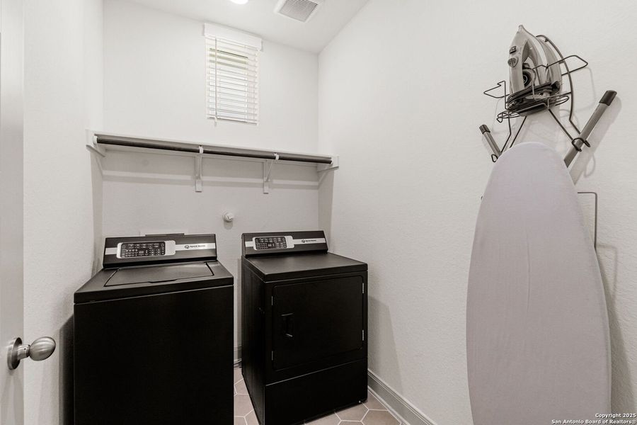 Furnished interior view inside a new home in Esperanza – New Phase Now Selling, Boerne (Image 10). Furnished interior view inside a new home in Esperanza – New Phase Now Selling, Boerne (Image 10).