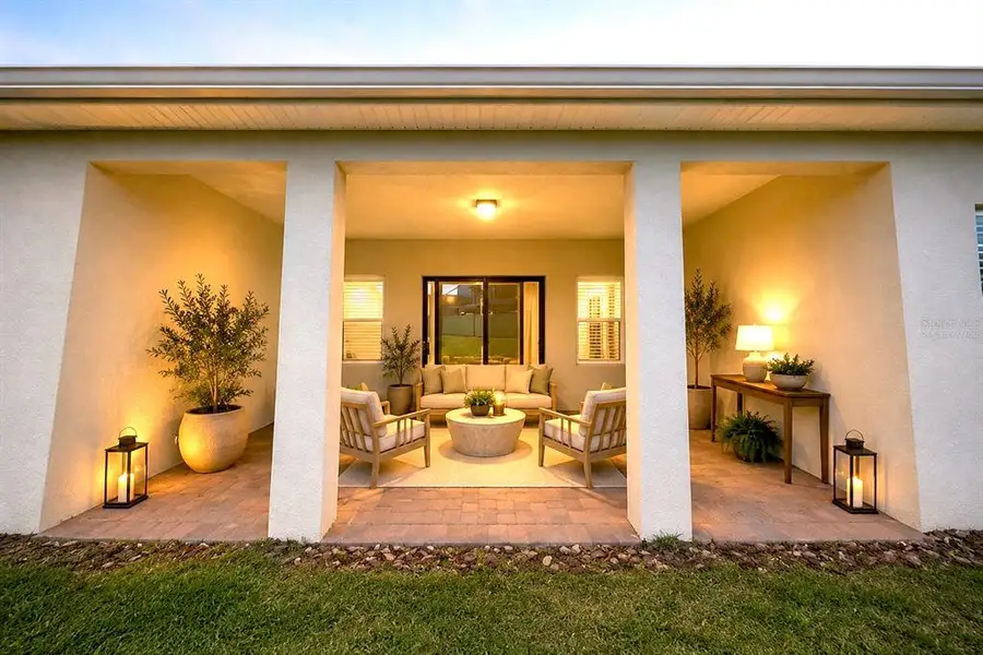 Exterior details and patio area of a home in , Orlando (Image 4).