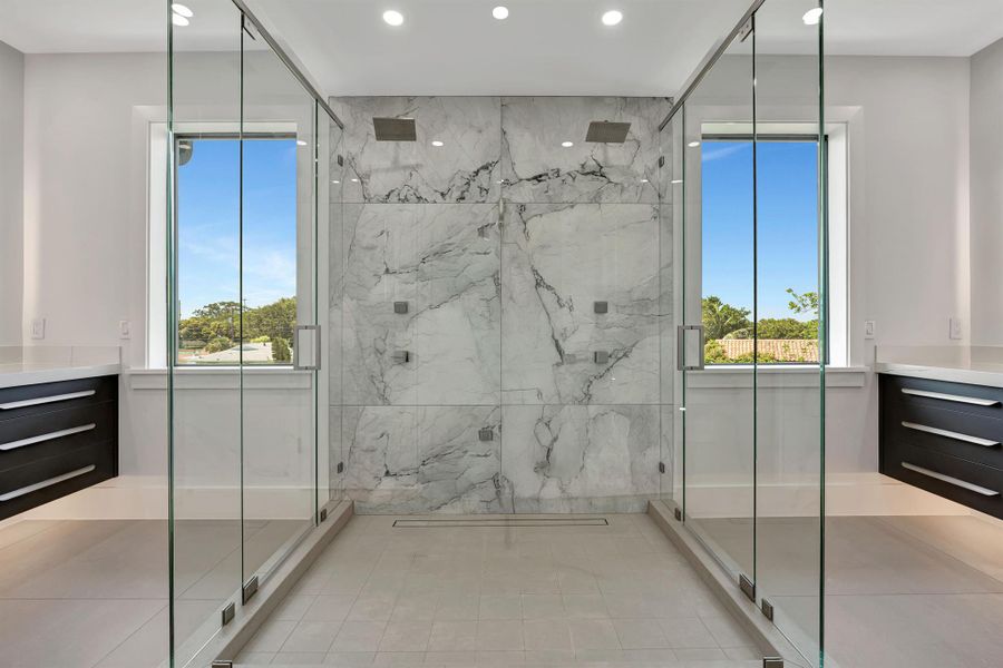 Spacious, unfurnished interior of a new home in , Lantana (Image 20).