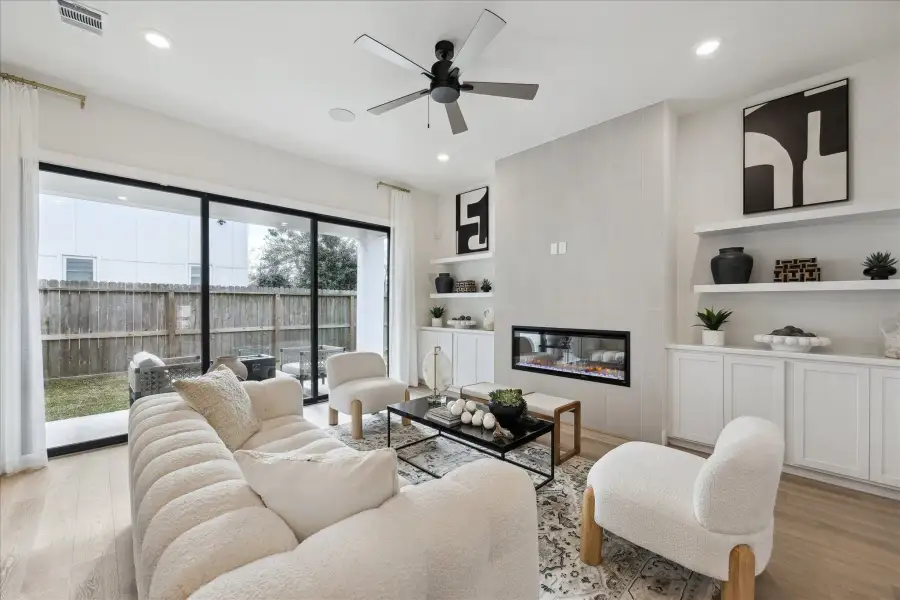 Representative furnished interior of a home built from the The 2824 by Autograph Homes in Caywood, Houston (Image 8).