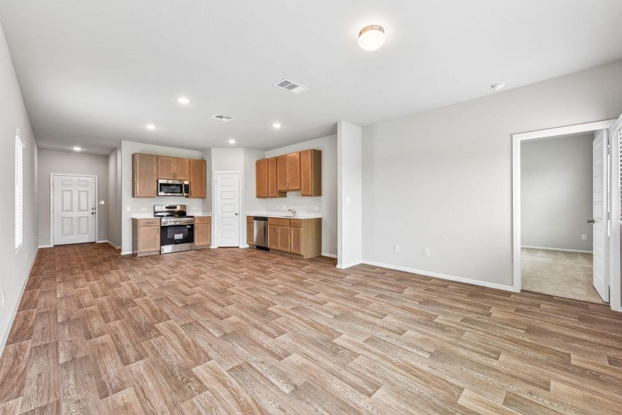 Spacious, unfurnished interior of a new home in Edgebrooke, Pflugerville (Image 12).
