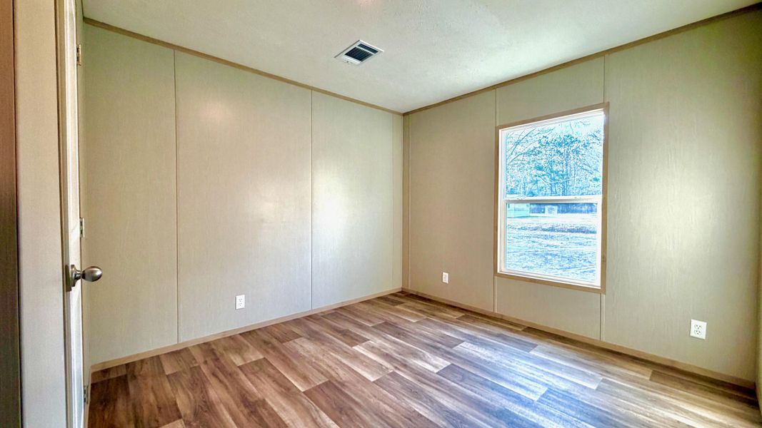 Spacious, unfurnished interior of a new home in , Bonneau (Image 19).