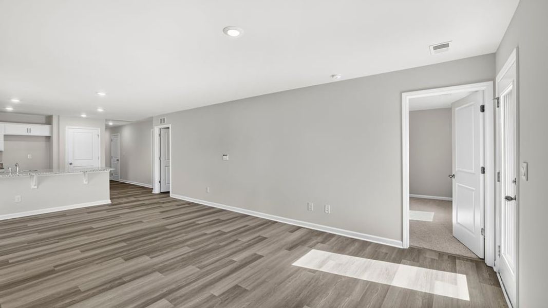 Spacious, unfurnished interior of a new home in Varner Station, Woodruff (Image 28).