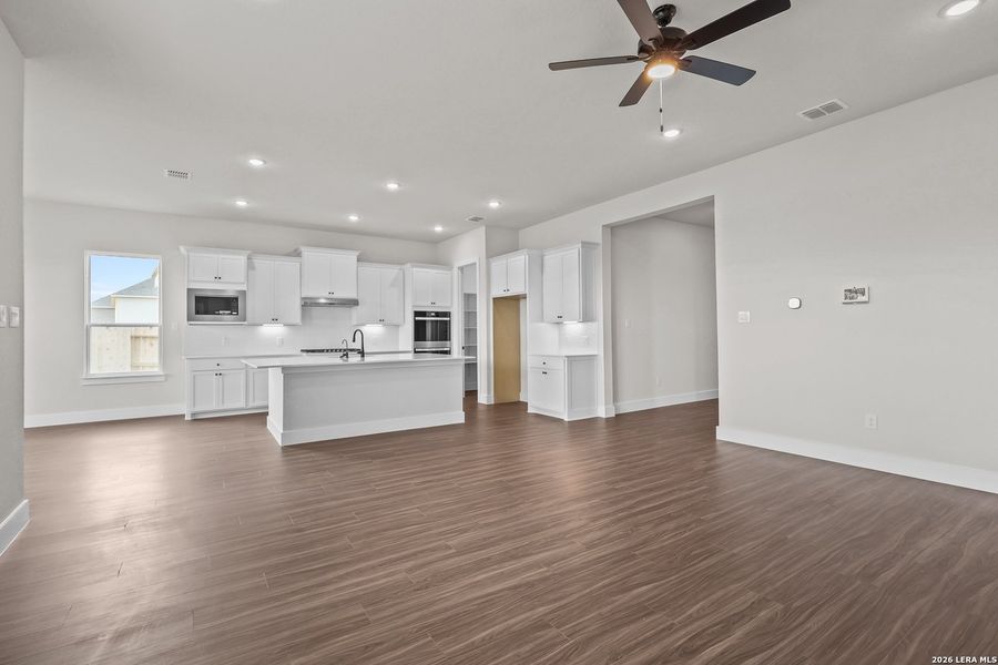 Spacious, unfurnished interior of a new home in Homestead, Schertz (Image 18).