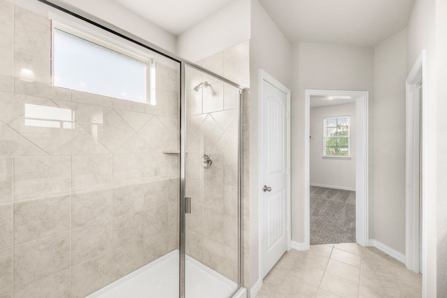 Furnished interior view inside a new home in Oak Valley, Terrell (Image 60).