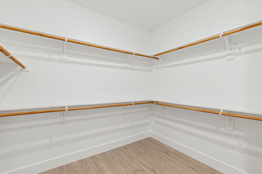 Spacious, unfurnished interior of a new home in Dove Hollow, Waxahachie (Image 27).