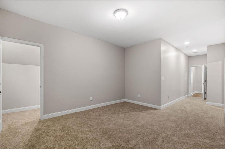 Spacious, unfurnished interior of a new home in , Atlanta (Image 40).