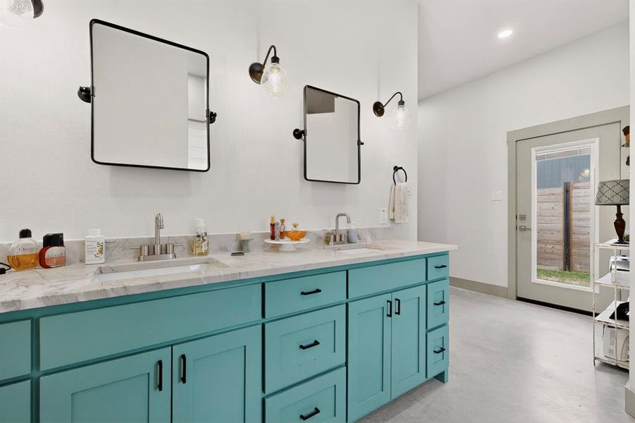 Furnished interior view inside a new home in , Whitewright (Image 31).