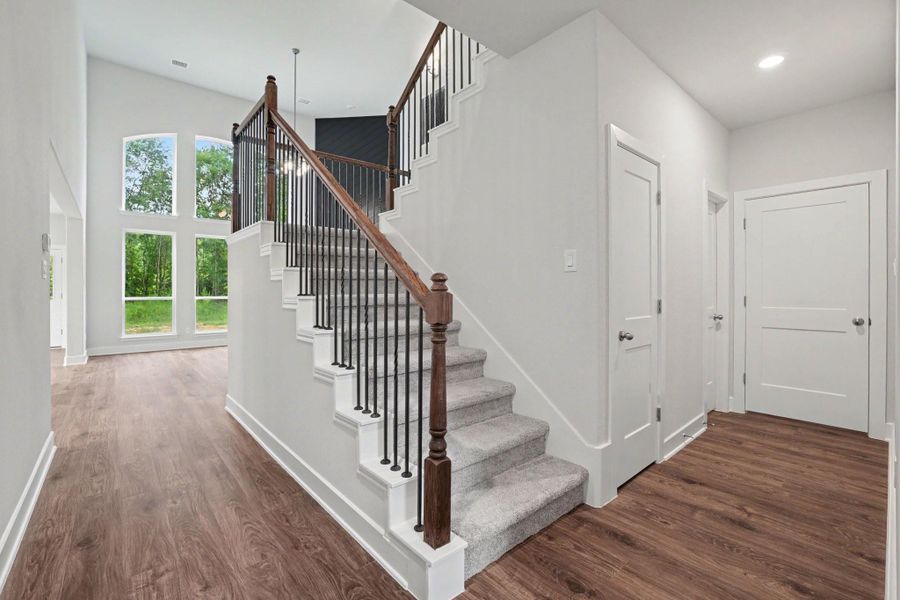 Spacious, unfurnished interior of a new home in Encino Estates, Dayton (Image 27).