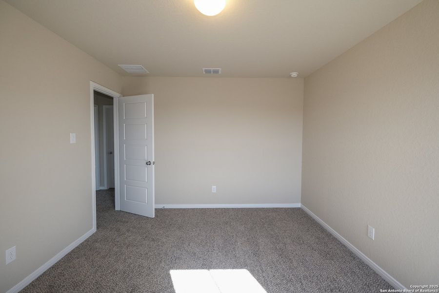 Spacious, unfurnished interior of a new home in Winding Brook, San Antonio (Image 21).