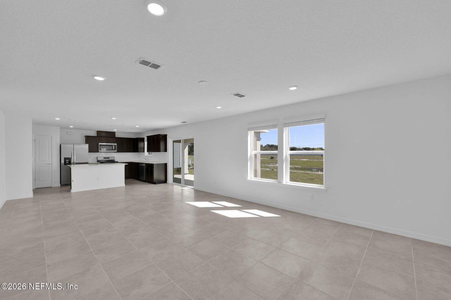 Spacious, unfurnished interior of a new home in Wells Landing, Jacksonville (Image 18).