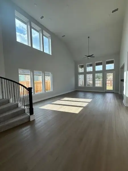 Spacious, unfurnished interior of a new home in Tompkins Reserve, Katy (Image 5).