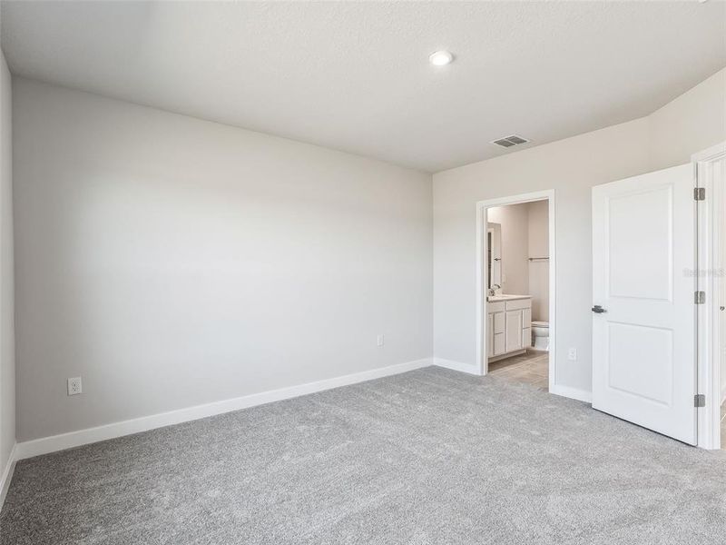 Spacious, unfurnished interior of a new home in , Lady Lake (Image 23).